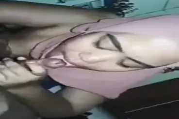 Jilbab Pink Rakus Kulum Kontol Gede Tanpa Ampun